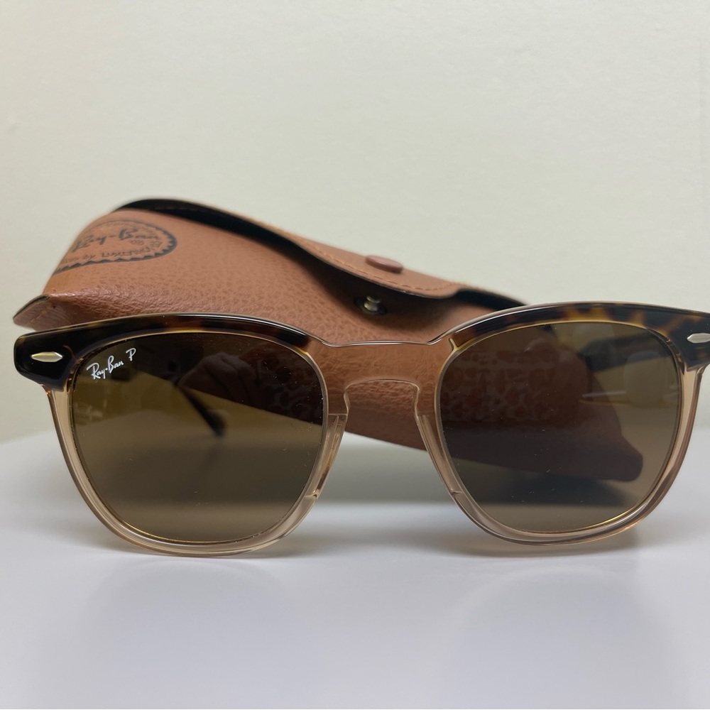 Ladies Hawkeye RayBan sunglasses